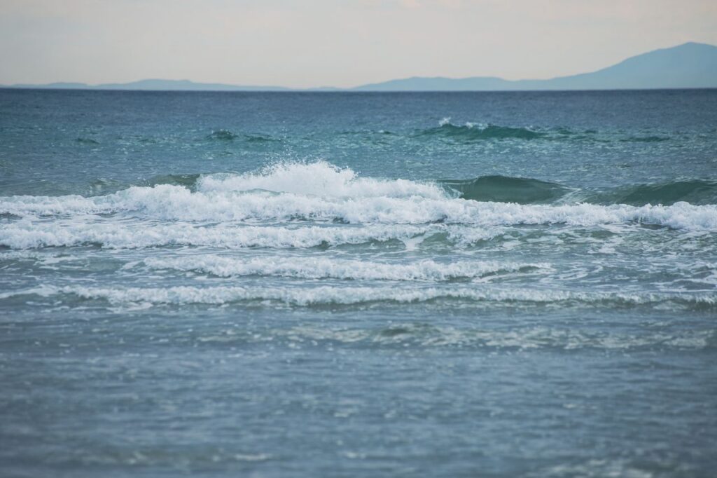 Olas, Montañas, Paz